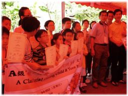 A级《献一份爱,照亮他们的家》义卖会